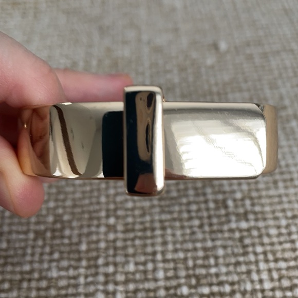 Urban Outfitters Gold buckle bracelet 💛 - Picture 3 of 6